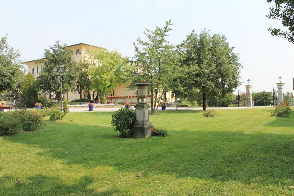 Villa Belvedere 1849 Misano di Gera dʼAdda Kültér fotó